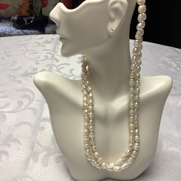 Double strand, real pearl necklace must see beautiful toggle chain - Picture 1 of 9